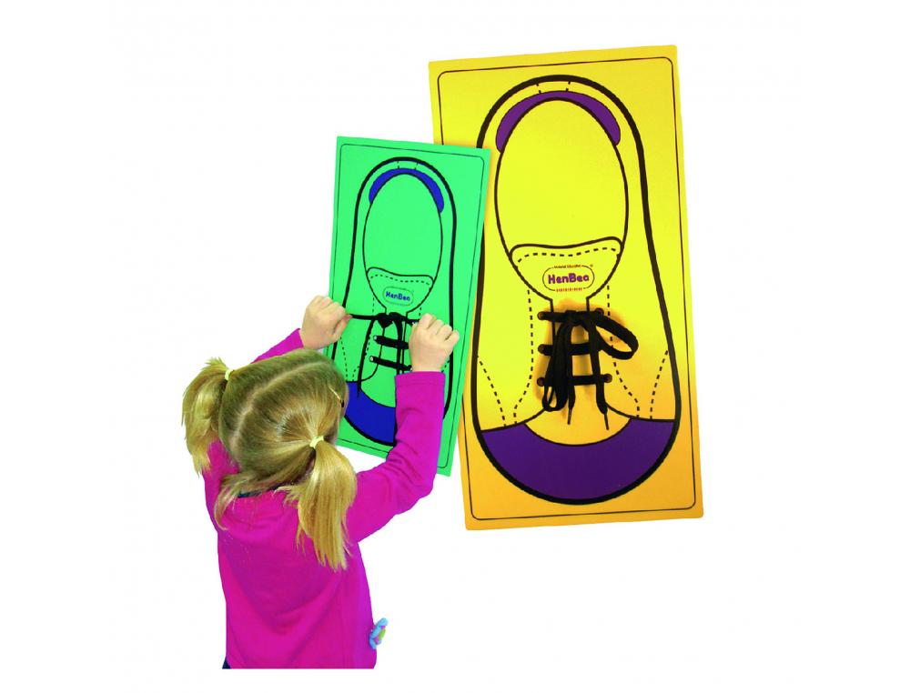 CHAUSSURE GEANTE HENBEA A LACER SE FIXE AU MUR AVEC 4   VELCROS INCLUS 49X25 CM