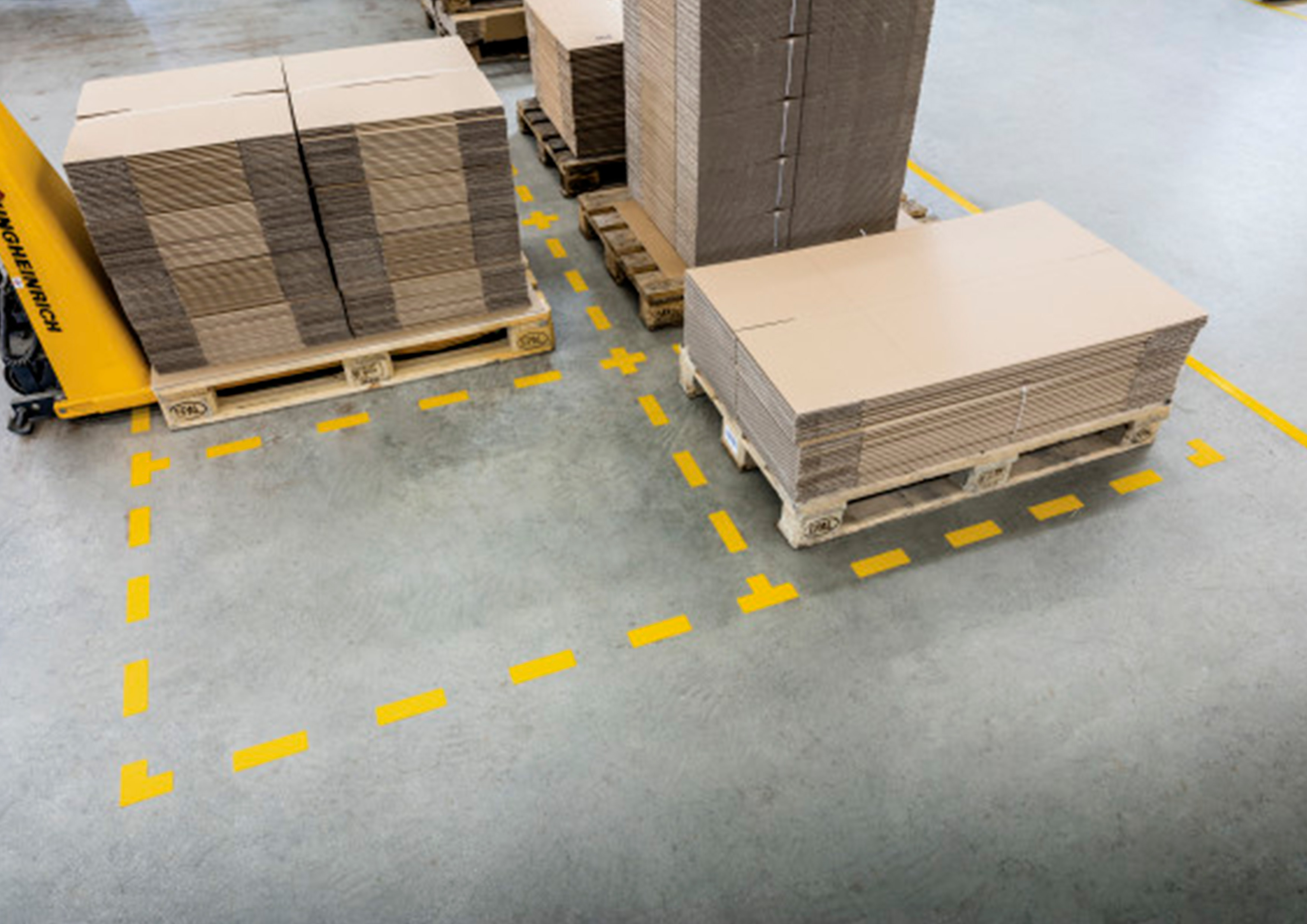 MARQUAGE AU SOL DURABLE IDENTIFICATION ZONES DE       DANGER PASSAGE STOCKAGE FORME T 150X0,7X150MM INTERIEUR LOT