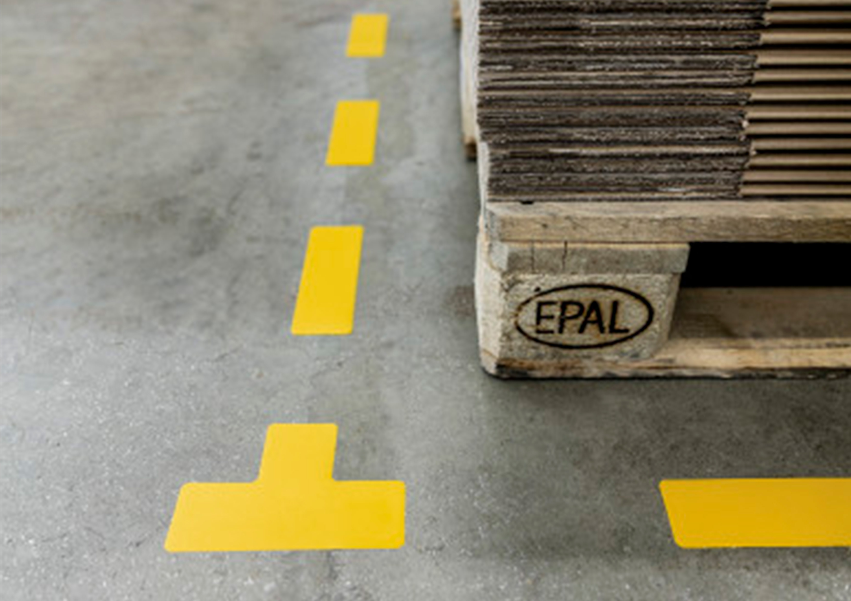 MARQUAGE AU SOL DURABLE IDENTIFICATION ZONES DE       DANGER PASSAGE STOCKAGE FORME T 150X0,7X150MM INTERIEUR LOT