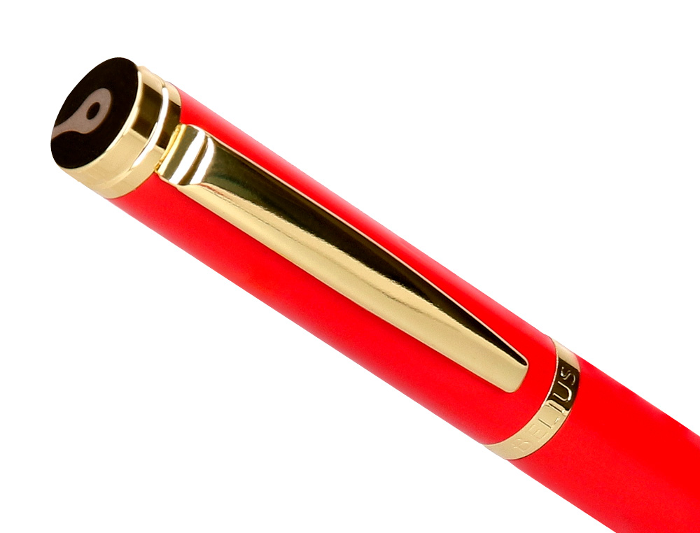 STYLO-BILLE ET ETUI EN SIMILI CUIR BELIUS PASSION ALUMINIUM BROSSE ATTRIBUTS OR ENCRE BLEUE COLORIS ROUGE COFFRET CADEAU