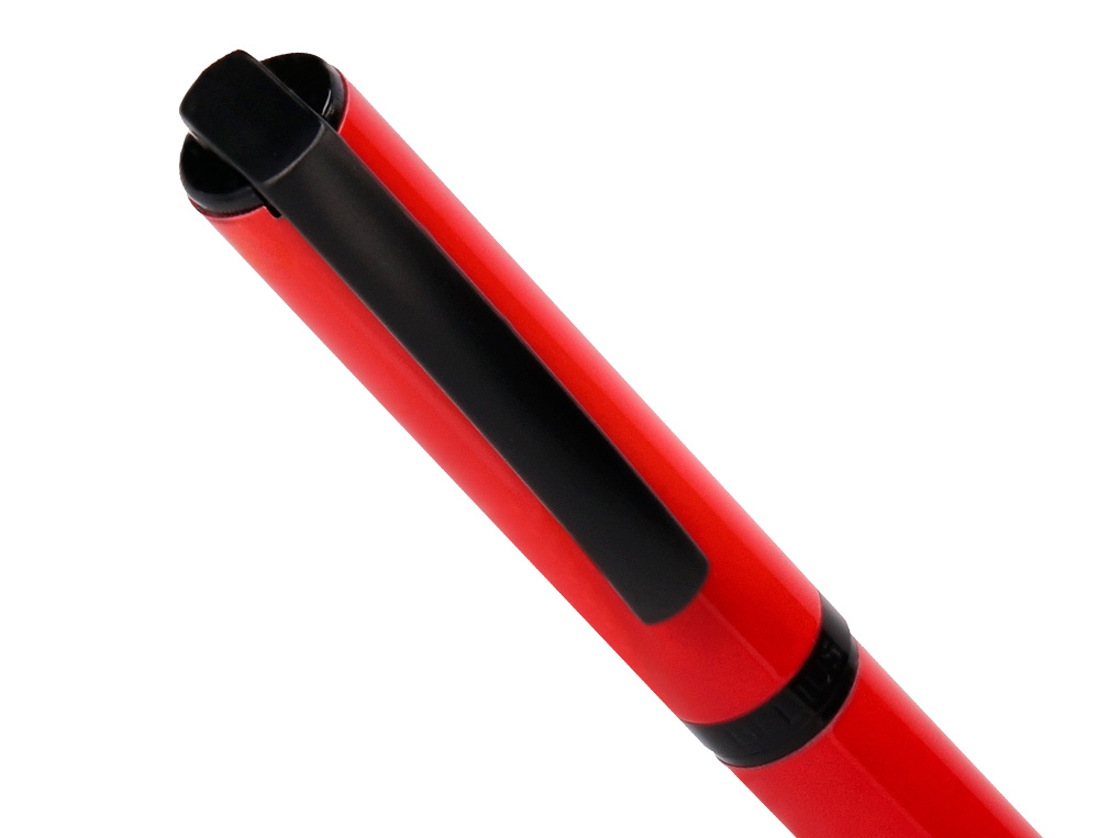STYLO-BILLE BELIUS TURBO ALUMINIUM TEXTURE POINTILLEE ATTRIBUTS NOIR ENCRE BLEUE COLORIS ROUGE DANS COFFRET CADEAU