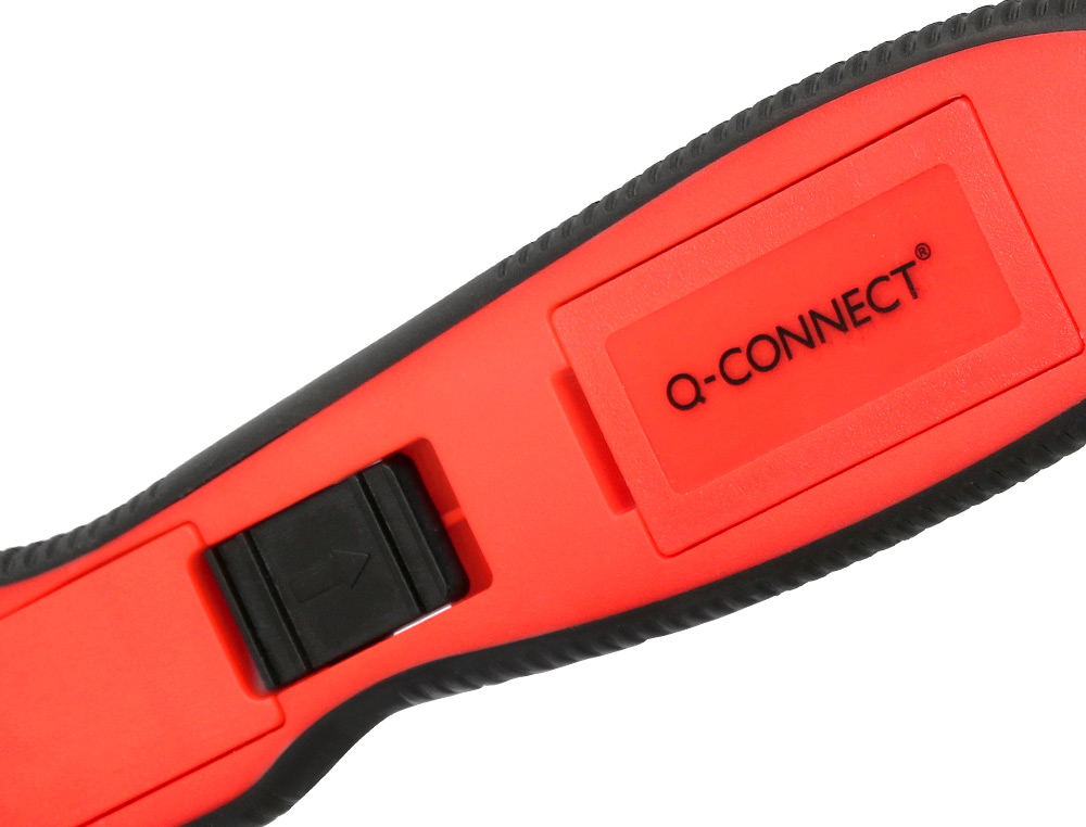 CUTTER DE SECURITE XD-G03 Q-CONNECT EN PLASTIQUE ET GOMME AVEC ERGOT EN METAL LAMEFIXE PROTEGEE