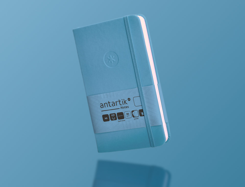 CARNET FERMETURE ELASTIQUE ANTARTIK NOTES COUVERTURE RIGIDE A6 PAPIER UNI IVOIRE 100 FEUILLES 80GR FSC BLEU CIEL