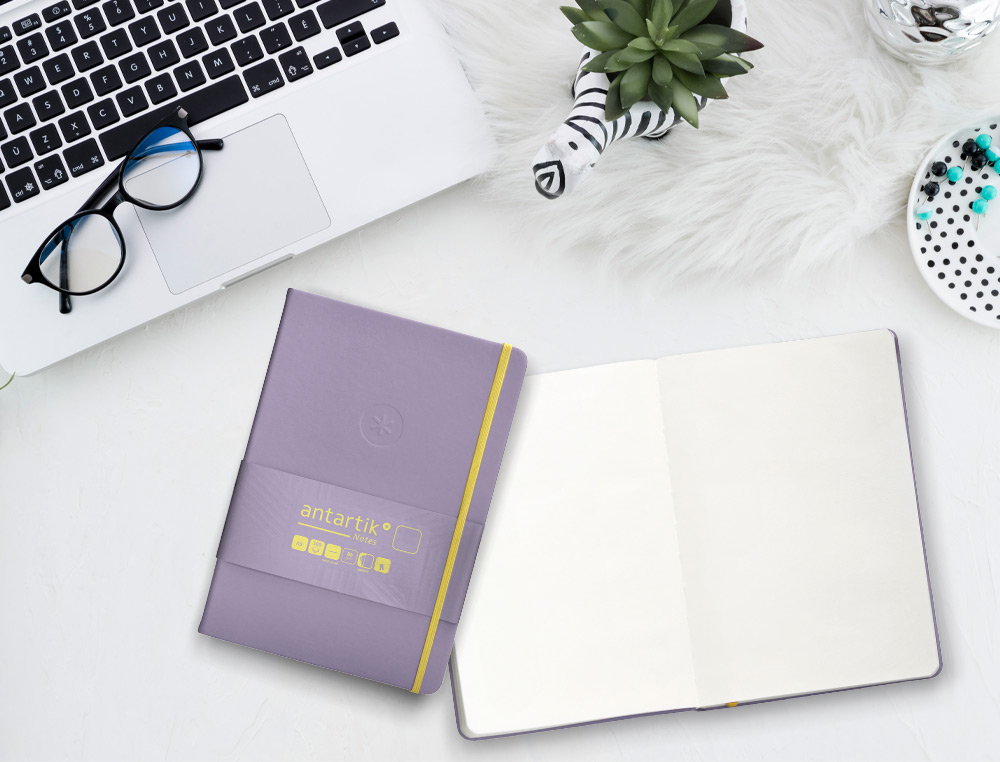 CARNET FERMETURE ELASTIQUE JAUNE ANTARTIK NOTES COUVERTURE RIGIDE A5 PAPIER UNI IVOIRE 100 FEUILLES 80GR FSC LILAS