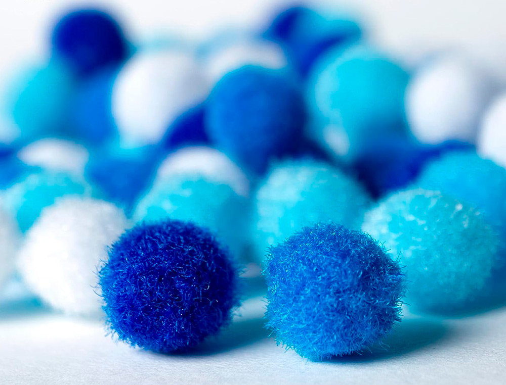 POMPONS DE COULEUR LIDERPAPEL DIAMETRE 1,5CM COLORIS NUANCES BLEU ASSORTIS SACHET 80 UNITES