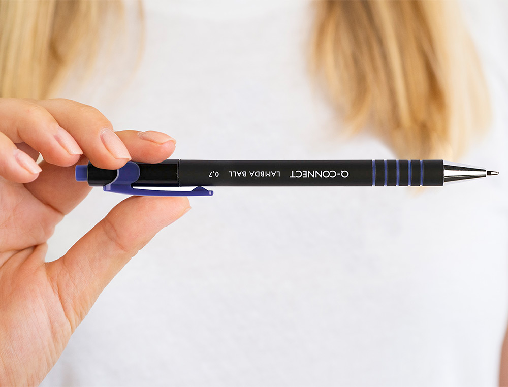 STYLO-BILLE Q-CONNECT LAMBDA RTRACTABLE CRITURE MOYENNE 0.7MM POINTE MTAL CORPS CAOUTCHOUC COULEUR ENCRE BLEU