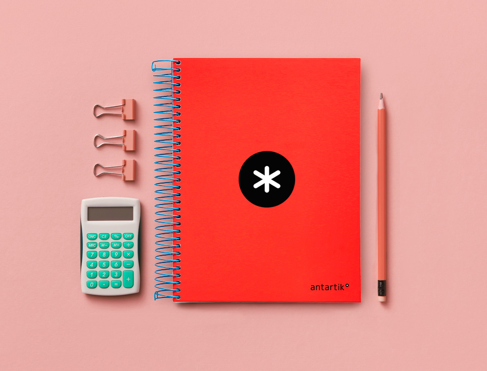 CAHIER SPIRALE ANTARTIK A5 240P 90G COUVERTURE REMBORDEE QUADRILLAGE 5MM 6 TROUS COIL-LOCK COLORIS ROUGE